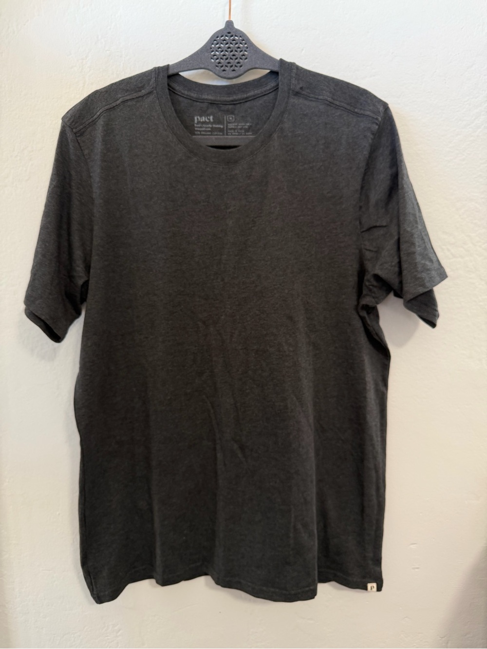 Pact Organic Cotton Gray Crew Neck Tee Shirt Men’s M Casual Minimalist NWOT